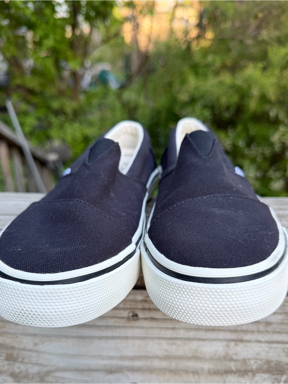 Tom’s Black And White Canvas Sneakers Pull on Women’s 8.5 Almost New